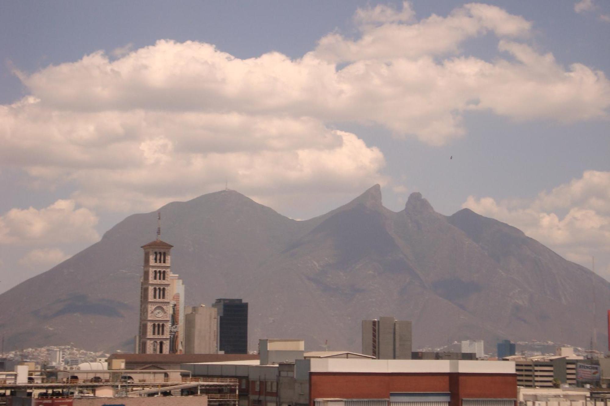 Hotel Parque Central Monterrey Bagian luar foto