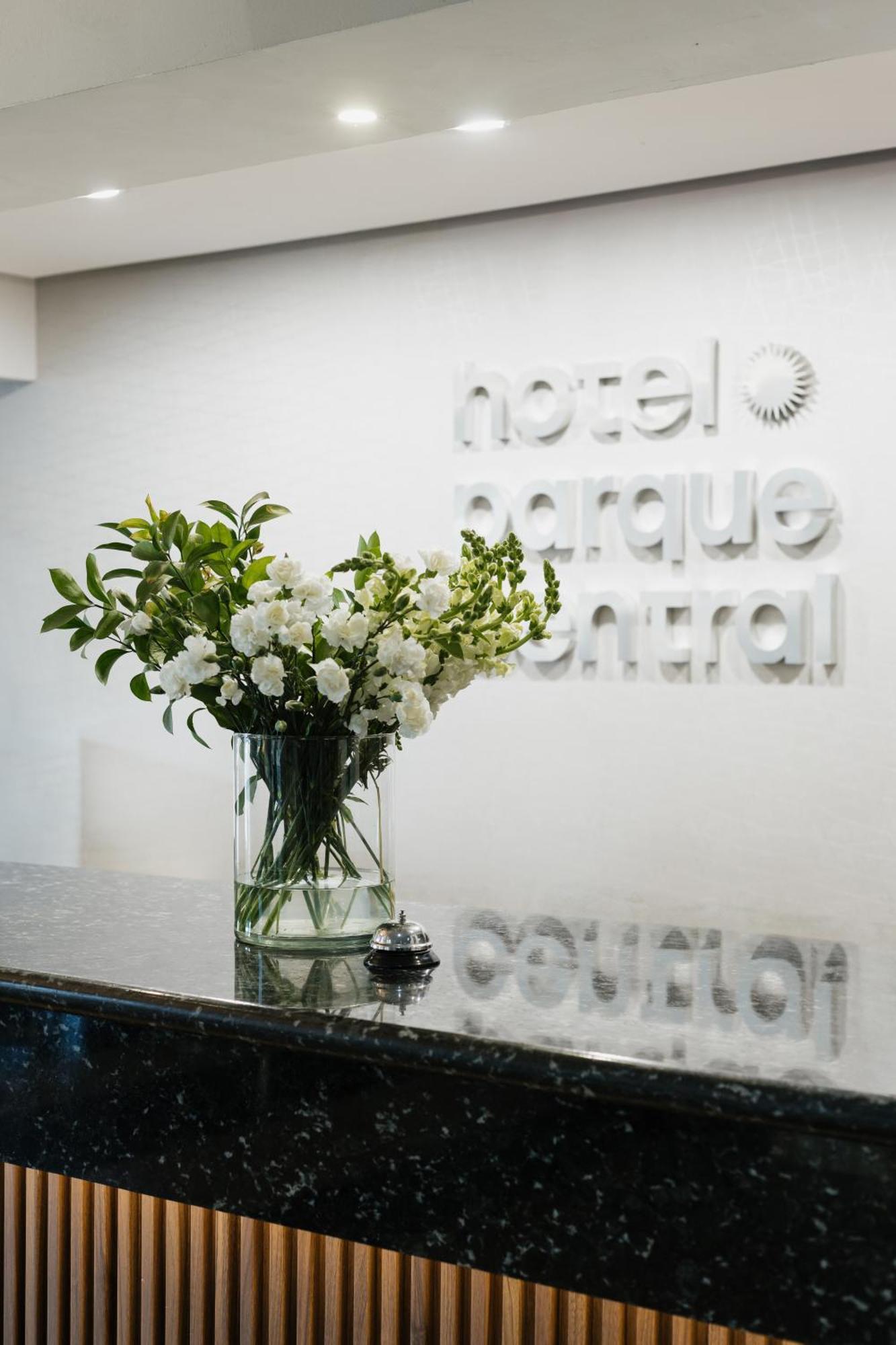 Hotel Parque Central Monterrey Bagian luar foto